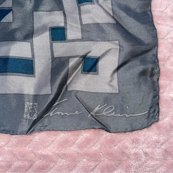 Anne Klein silk scarf - Picture 2 of 2